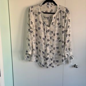 41 Hawthorn White and Gray Patterned Blouse